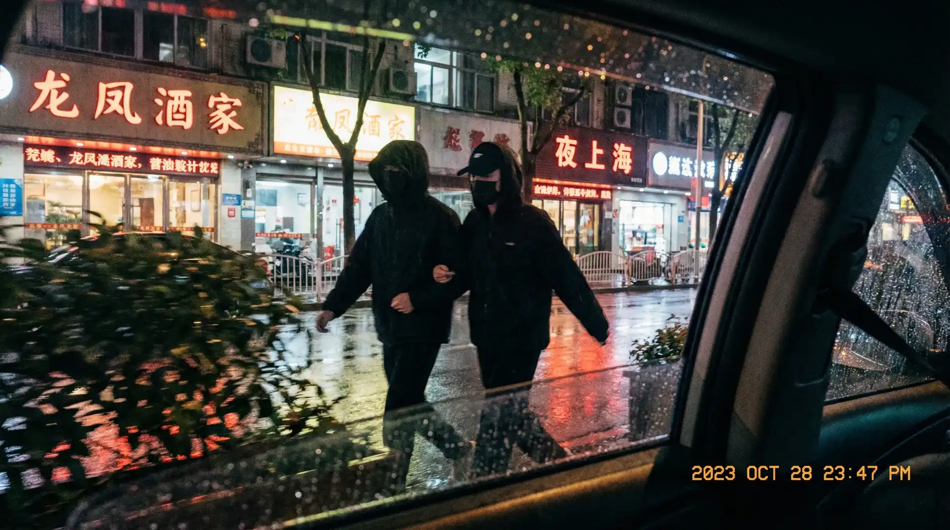 火狐体育网址 - 顶流明星深夜密会现场抓拍照片